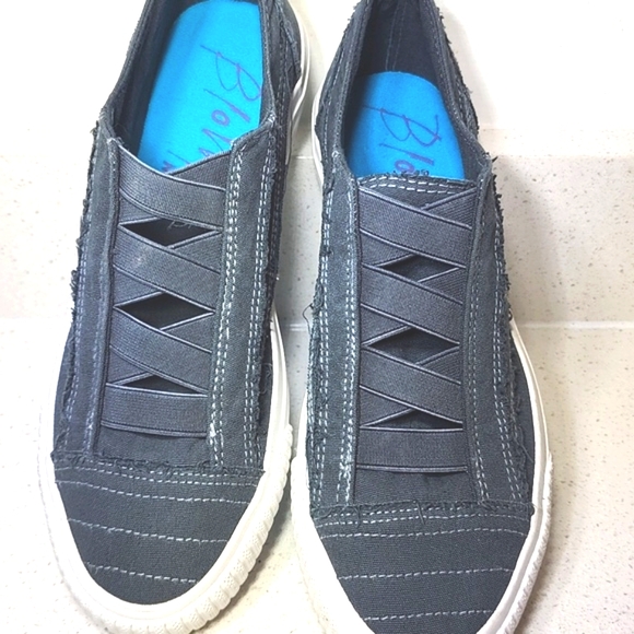 Blowfish Malibu Women' Sneakers. Size 9 Slip-on - Picture 10 of 11